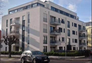 Hochwertig ausgestattete 3-Zi. Wohnung mit 2 Balkonen im 1. OG
