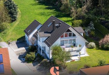 Exklusives Wohnhaus mit vielseitigem Nutzungskonzept in idyllischer Lage
