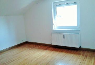 Renovierte 3,5 Zimmer Dachgeschoßwohnung mit Gartennutzung