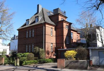 Prestige in St. Jürgen: Klassisches Mehrfamilienhaus in begehrter Lage von Lübeck! OTTO STÖBEN!