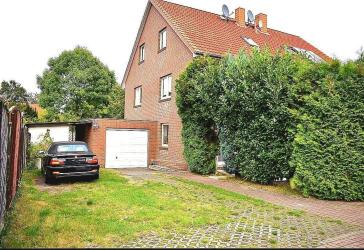 Massive Doppelhaushälfte in Hamburg-Fischbek