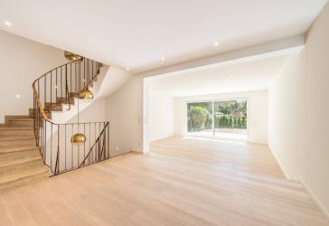 AIGNER - Hochwertig saniertes Reihenmittelhaus mit ca. 247 m² Wohn-/Nutzfläche in Bogenhausen