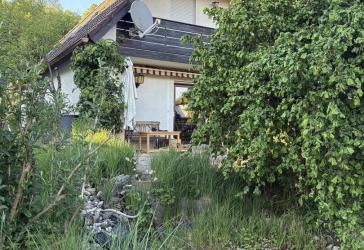 Großes freistehendes Ein-/Zweifamilienhaus mit sonnigem Garten und Platz für die ganze Familie