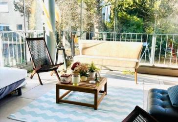 Provisionsfrei! Exklusive 4-Zimmer-Wohnung mit verglastem Balkon, Aufzug &TG-Stellplatz in Frankfurt
