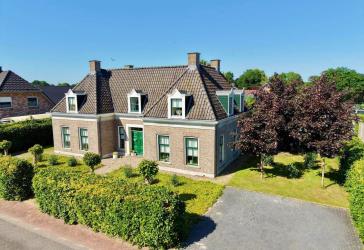 Stilvolles Einfamilienhaus im holländischen Landhausstil auf großem Grundstück in Neuenhaus