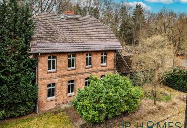 Zweifamilienhaus in ruhiger Naturlage mit Wassernähe- saniertes ehemaliges Bahnhofs-Häuschen