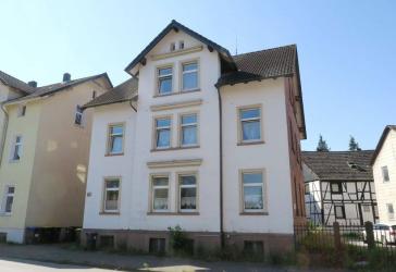 ImmobilienversteigVermietetes Dreifamilienhaus in zentraler Lager in Holzminden, Wohnfläche ca. 244 m², Grundstücksfläche ca. 243 m²