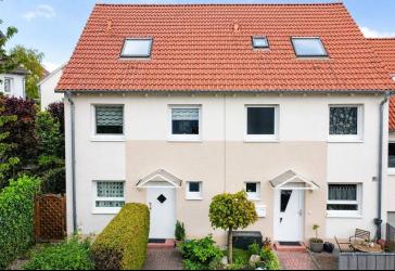 Energieeffizientes Reihenendhaus mit Garten und flexiblem Raumkonzept in Hofheim-Diedenbergen