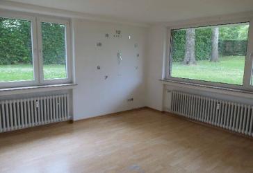 Preiswerte große helle 3 Zimmer Souterrain Wohnung mit Einbauküche in der Nordstadt von Hameln!