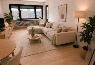 Renovierte 3,5 Zimmer Wohnung mit Ausblick