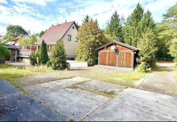Sanierungsbedürftiges Einfamilienhaus mit Werkstatt, Hallen und vielseitigem Nebengelass in Bestensee