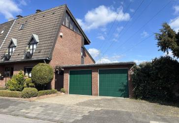 Einfamilienhaus mit Doppelgarage und Garten in Duisburg Rumeln