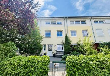 Ankommen, wohlfühlen, Zuhause sein - modernes Reihenmittelhaus mit Dachterrasse & Garten in Glinde!