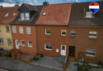 Viel Raum auf drei Ebenen - Reihenmittelhaus mit Garten