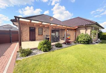 ENERGIEEFFIZIENTER, EBENERDIGER BUNGALOW IN RUHIGER WOHNLAGE VON DÖRPEN
