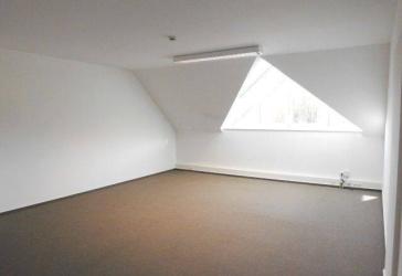 Büro im 4.OG (45 m², 1 Büroraum, 1 WC , 1 Küchenraum, Abstellraum)