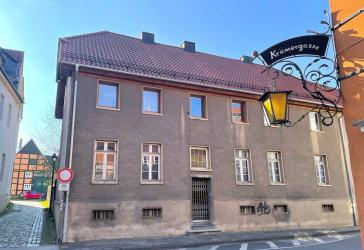 Altstadtjuwel mit Historie & Raum für Visionen: Wohnhaus mit seltenem Grundstück im Werler Zentrum!