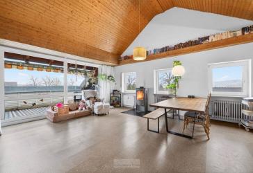 Wohnen mit Charakter - Lichtdurchflutete 3,5-Zimmer-Wohnung im obersten Geschoss