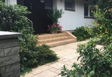 Exklusives Reihenendhaus im Bungalow-Stil mit Galerie, Pool und traumhaften Garten