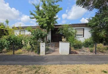 Familienglück auf einer Ebene - Bungalow mit großem, sichtgeschütztem Garten & Garage in WÜ-Heuchelhof