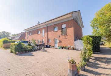 Familienfreundliches Reihenendhaus mit Garten, lichtdurchflutetem Wohnbereich und Spitzboden