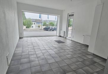 Frisch renoviertes Ladenlokal mit großem Schaufenster