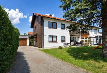 AIGNER - Vermietete Doppelhaushälfte mit großzügigem Garten im Grünen