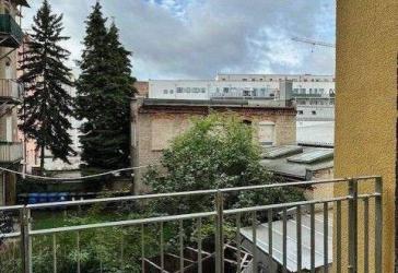Stadtwohnung inkl. neuer EBK zum Selbstbezug – zentrale Lage mit Einkaufsmöglichkeiten & U-Bahn um die Ecke!