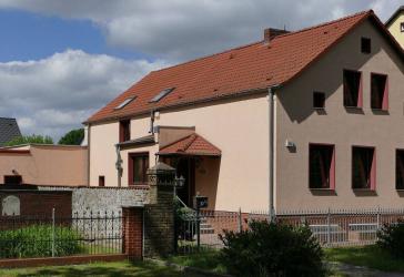 Provisionsfrei für Erwerber: Dahlewitz, freistehend mit interessantem Nebengelass und Garage