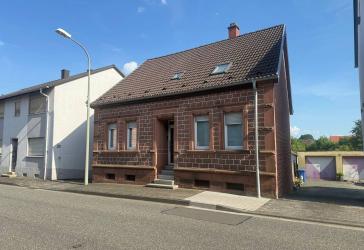 Schönes, unverbautes Musikantenhaus mit großem Grundstück