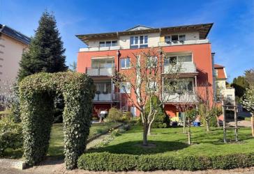 Wohnen wie im eigenen Haus - stilvolle Gartenwohnung mit Loggia, Sonnenbalkon & Garage in Bestlage von Radebeul!