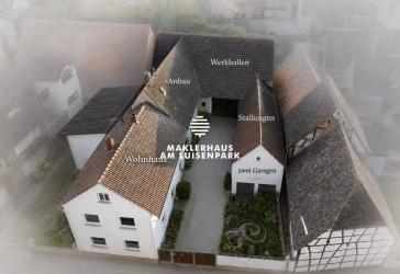 Vielseitiges Hofanwesen mit umfangreich saniertem Wohnhaus, Werkhallen, Stallungen und Garagen