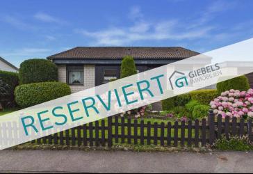 **RESERVIERT**Einfamilienhaus mit großem Grundstück in gefragter Wohngegend