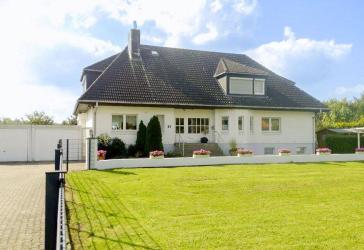 Am Naturschutzgebiet! Großes Einfamilienhaus mit Einliegerwohnung auf herrlichem Grundstück.