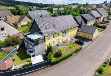 Großzügiges Wohnhaus mit Einliegerwohnung in Reichenbach!
