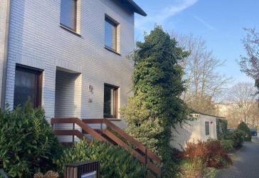 Grundsolides, großes Reihenendhaus in Langenhagen / Krähenwinkel von Privat