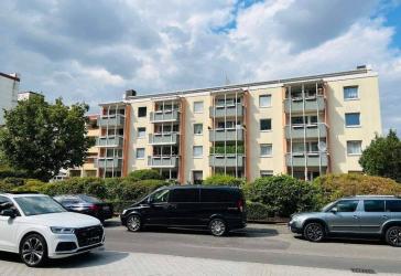 2 Zimmer-Wohnung mit Balkon, neuer EBK.und St/Platz in Rodgau-Nieder-Roden
