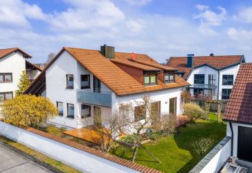 Gepflegtes 2-Familienhaus mit großem Garten in ruhiger Lage von Kissing!
