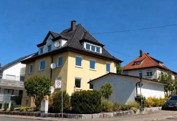 Attraktives Mehrfamilienhaus mit 3 großzügigen 4-Zimmer-Wohnungen in begehrter Lage von Spaichingen