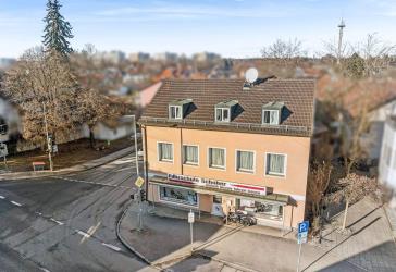 Zentrales Wohn- und Geschäftshaus mit Entwicklungspotenzial im Herzen von Markt Schwaben