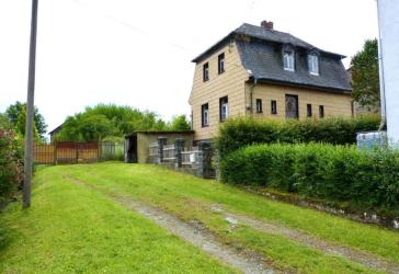 Freistehendes Einfamilienhaus mit Garage und Rohbau einer Werkstatt !