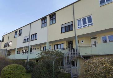 Wohnen auf drei Ebenen: Sonnige Maisonette mit 3 Balkonen und Tiefgaragenstellplatz!