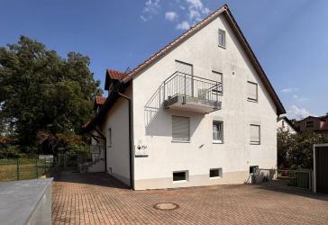 3-Zimmer-Erdgeschosswohnung mit Terrasse, Gartenanteil, Garage & Stellplatz in Regenstauf