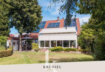 NEU: Zentral gelegenes Einfamilienhaus mit großzügigem, idyllischem Grundstück