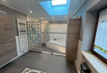 Geräumiges Einfamilienhaus mit großzügigem Grundstück - ideal für die gesamte Familie.