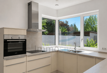 Einfamilienhaus mit 6 Zimmern, Garten, zwei Terrassen, Kamin und Stellplätzen