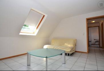 Helle, geräumige 2-Zimmer-Dachwohnung in Lörrach, möbliert