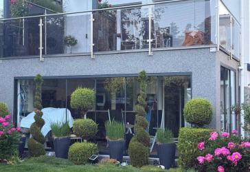 Moderne Eleganz trifft Familienidylle: Hochwertige DHH mit exklusiver Ausstattung in Monakam