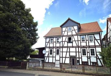 *** Zweifamilienhaus in Homberg mit Bauplatz und schönem Gartengrundstück zu verkaufen***
