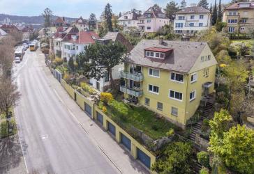 Charmantes Mehrfamilienhaus in Halbhöhenlage mit 4 Einzelgaragen!